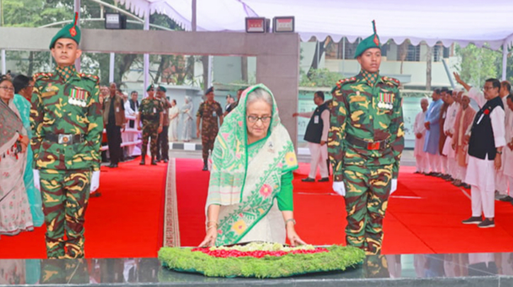 মুজিবনগর দিবসে বঙ্গবন্ধুর প্রতিকৃতিতে প্রধানমন্ত্রীর শ্রদ্ধা