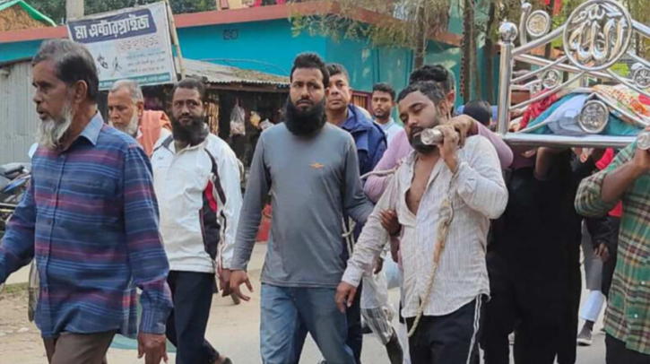 হাতে হাতকড়া কাঁধে মায়ের লাশ, ছাত্রলীগ নেতার ছবি ভাইরাল হাতে হাতকড়া কাঁধে মায়ের লাশ, ছাত্রলীগ নেতার ছবি ভাইরাল