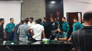 সিলেটে জেলা প্রশাসকের সম্মেলন কক্ষে হট্টগোল-ধস্তাধস্তি 
