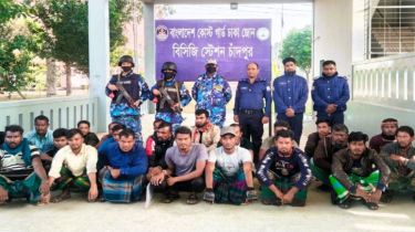 চাঁদপুরে অবৈধভাবে বালু তোলায় ১০ বাল্কহেড ও ড্রেজারসহ আটক ৩৮