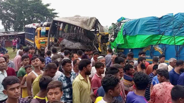 দিনাজপুরে বাস-ট্রাকের সংঘর্ষে নিহত ৫