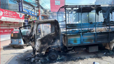 রামপুরায় আন্দোলনকারীদের আগুনে পুড়ল পুলিশের গাড়ি