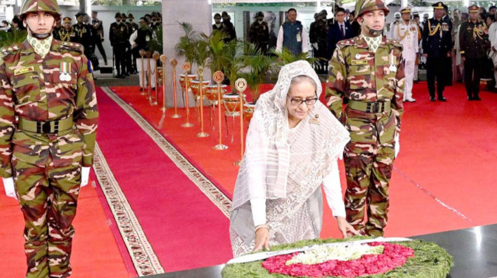 স্বাধীনতা দিবসে বঙ্গবন্ধুর প্রতি প্রধানমন্ত্রীর শ্রদ্ধা