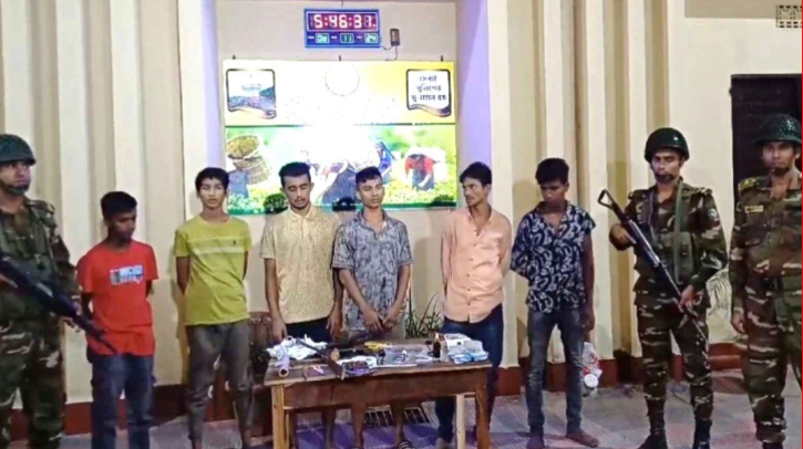 শ্রীমঙ্গলে সেনাবাহিনীর অভিযানে অস্ত্রসহ আটক ৬ শ্রীমঙ্গলে সেনাবাহিনীর অভিযানে অস্ত্রসহ আটক ৬