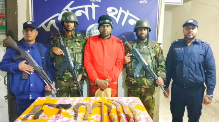 চুয়াডাঙ্গায় অস্ত্রসহ যুবদল নেতা গ্রেফতার চুয়াডাঙ্গায় অস্ত্রসহ যুবদল নেতা গ্রেফতার