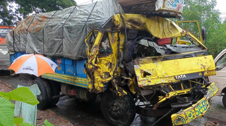 টাঙ্গাইলে বাস-ট্রাক মুখোমুখি সংঘর্ষে নিহত ৪ টাঙ্গাইলে বাস-ট্রাক মুখোমুখি সংঘর্ষে নিহত ৪