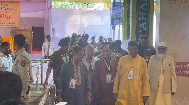 ঢাকেশ্বরী মন্দির পরিদর্শন করলেন প্রধান উপদেষ্টা ঢাকেশ্বরী মন্দির পরিদর্শন করলেন প্রধান উপদেষ্টা