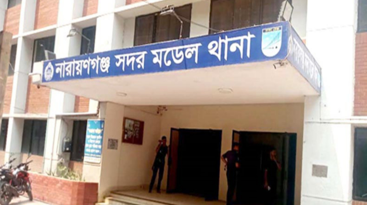 নারায়ণগঞ্জে পুলিশ সদস্যকে ছুরিকাঘাত করে আসামি পলাতক নারায়ণগঞ্জে পুলিশ সদস্যকে ছুরিকাঘাত করে আসামি পলাতক
