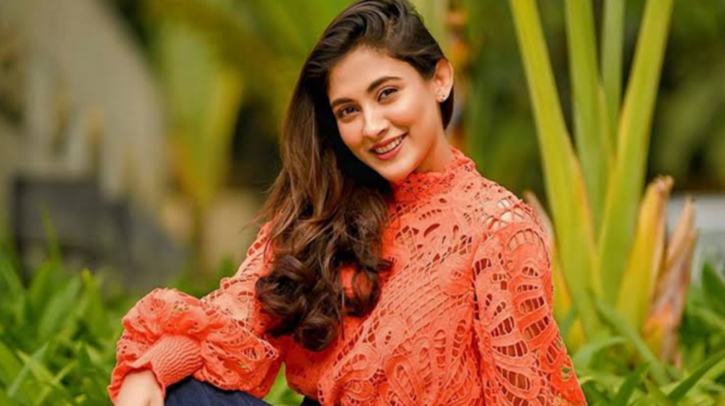 বড় ছেলে’ স্মরণ করে মেহজাবীনের আবেগময় পোস্ট বড় ছেলে’ স্মরণ করে মেহজাবীনের আবেগময় পোস্ট