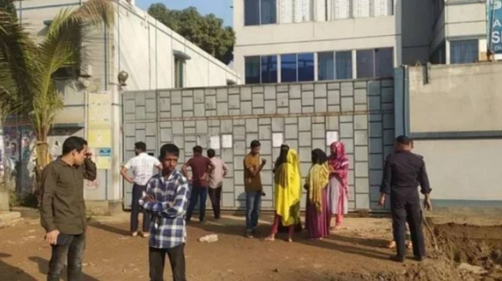 আশুলিয়ায় ৪৫ পোশাক কারখানা অনির্দিষ্টকালের জন্য বন্ধ ঘোষণা আশুলিয়ায় ৪৫ পোশাক কারখানা অনির্দিষ্টকালের জন্য বন্ধ ঘোষণা