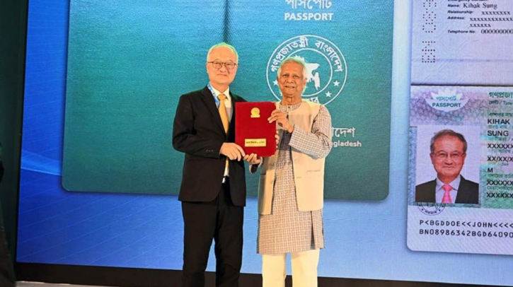 বিভিন্ন প্রতিষ্ঠানকে এবার পুরস্কার দিলেন প্রধান উপদেষ্টা বিভিন্ন প্রতিষ্ঠানকে এবার পুরস্কার দিলেন প্রধান উপদেষ্টা