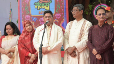 নববর্ষ উপলক্ষে ঢাকেশ্বরী মন্দিরে বর্ণিল অনুষ্ঠানে সেনা প্রধান