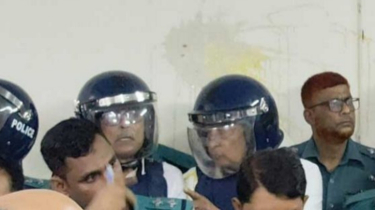 আদালতে কাঠগড়ায় ইনু-মেনন, ইনুর মন্তব্য: ‘দিন আমাদেরও আসবে’