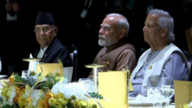 পাশাপাশি বসলেন ড. ইউনূস-মোদী, ছবি ভাইরাল!