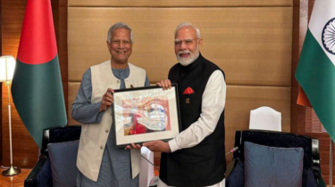 মোদীকে আলোকচিত্র উপহার প্রধান উপদেষ্টার