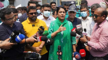 কোনো স্থানেই ময়লা পোড়ানো যাবে না: পরিবেশ উপদেষ্টা