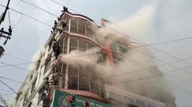 বাগেরহাটে বাণিজ্যিক ভবনে অগ্নিকাণ্ড, এক নারীর মৃত্যু