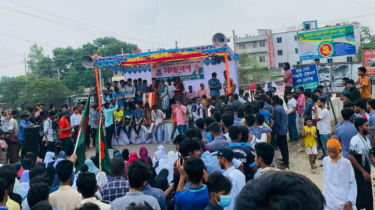 সিরাজগঞ্জের মহাসড়কে পলিটেকনিক শিক্ষার্থীদের মহাসমাবেশ চলছে