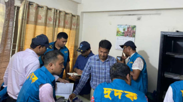 ঘুষ নেওয়ার সময় হাতেনাতে গ্রেফতার ডিএসসিসির ওয়ার্ড সচিব