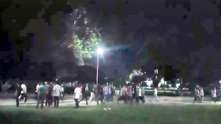 এবার বাকৃবিতে শিক্ষার্থীদের ওপর বহিরাগতদের হামলা এবার বাকৃবিতে শিক্ষার্থীদের ওপর বহিরাগতদের হামলা