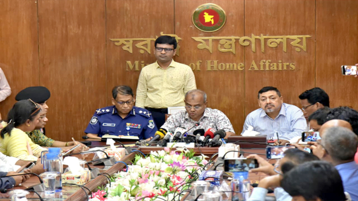 জাতির বৃহত্তর স্বার্থে রাজনৈতিক ঐক্য জরুরি: স্বরাষ্ট্র উপদেষ্টা জাতির বৃহত্তর স্বার্থে রাজনৈতিক ঐক্য জরুরি: স্বরাষ্ট্র উপদেষ্টা