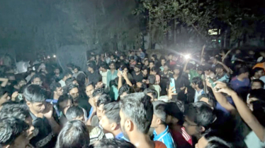মাইকে ঘোষণা দিয়ে সংঘর্ষে চবি শিক্ষার্থী ও স্থানীয়রা, আহত অন্তত ৫০