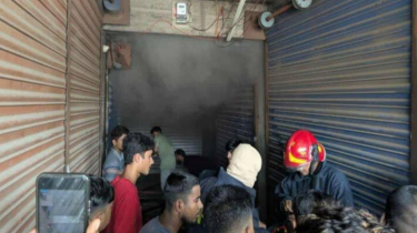 গুলিস্তানে সুন্দরবন মার্কেটে আগুন, নিয়ন্ত্রণে ১১ ইউনিট