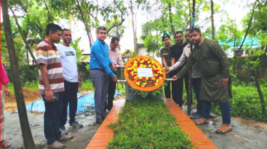 শ্রীপুরে তিন শহিদের সমাধিতে প্রশাসনের শ্রদ্ধা নিবেদন