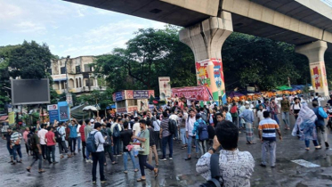 এখনও অবরুদ্ধ শাহবাগ, চরম জনদুর্ভোগ
