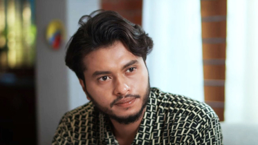 ‘গত বছর এক দল উত্ত্যক্ত করেছে, এ বছর আরেক দল জুতা দিয়ে বরণ করেছে’