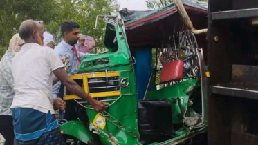 কক্সবাজারে অটোরিকশায় ট্রেনের ধাক্কা, প্রাণ গেল চারজনের