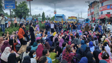 ঢাকা-চট্টগ্রাম মহাসড়ক অবরোধ ফেনী ইউনিভার্সিটি শিক্ষার্থীদের