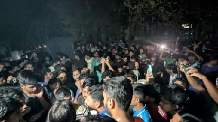 চবিতে সংঘর্ষের ঘটনায় সব পরীক্ষা স্থগিত চবিতে সংঘর্ষের ঘটনায় সব পরীক্ষা স্থগিত