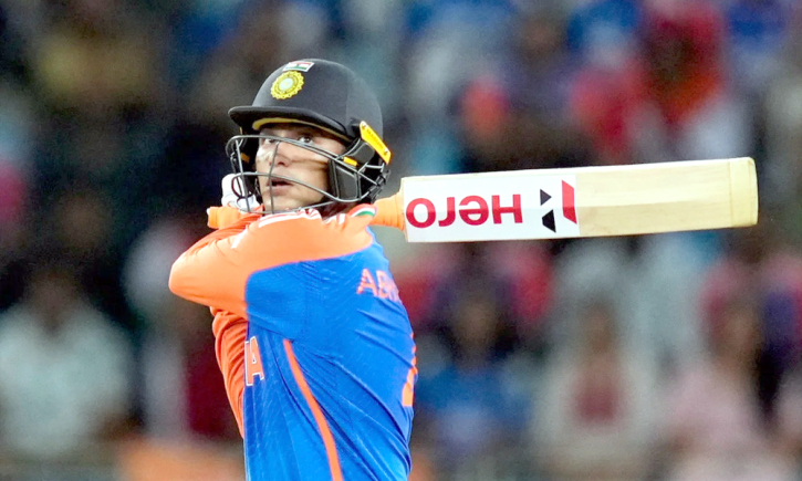 অভিষেক শর্মার ১০০ ছক্কার বিশ্বরেকর্ড