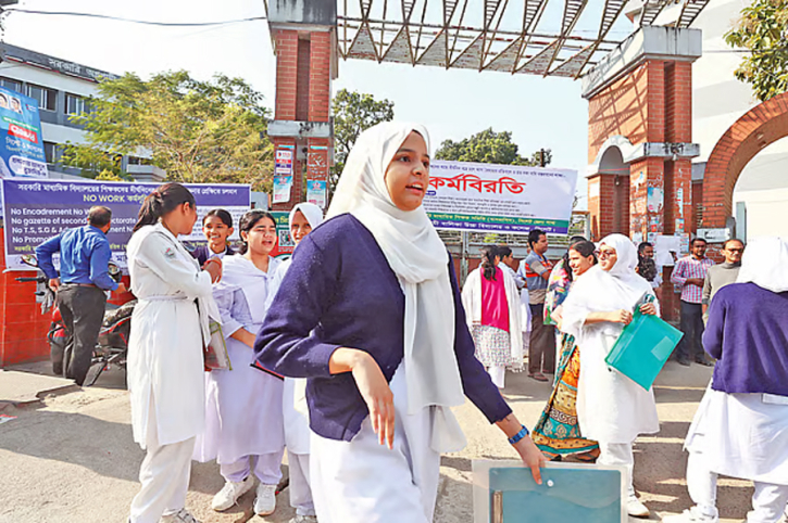কর্মবিরতিতে শিক্ষকরা বার্ষিক পরীক্ষা লাটে