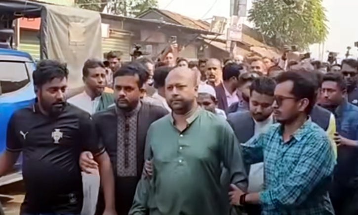 ভুয়া ভুয়া স্লোগানে হেনস্তার শিকার ব্যারিস্টার ফুয়াদ