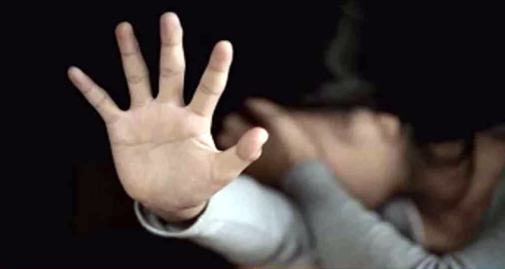 ছাত্রীর ‘ধর্ষণ’ করে শিক্ষক, ‘ভিডিও ধারণ’ করে শিক্ষিকা