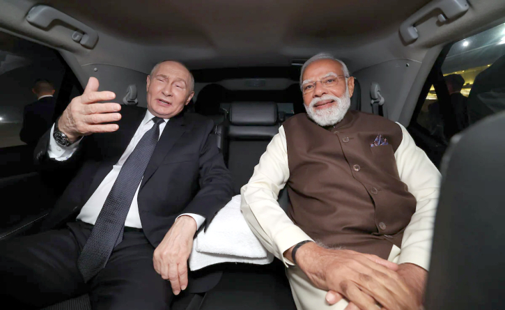 দিল্লিতে পা রাখলেন পুতিন, রাজকীয় অভ্যর্থনায় স্বাগত জানালেন মোদি