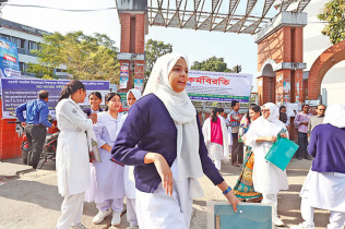 কর্মবিরতিতে শিক্ষকরা বার্ষিক পরীক্ষা লাটে কর্মবিরতিতে শিক্ষকরা বার্ষিক পরীক্ষা লাটে
