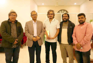 শিল্পকলার নির্মাণ ও বিভ্রান্তি বিষয়ে শ্রেষ্ঠ পুরষ্কার অর্জন জবি শিক্ষকের