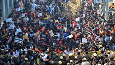 দিল্লিতে বাংলাদেশ হাইকমিশনের সামনে তীব্র উত্তেজনা