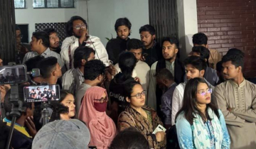 ঢাবির মুজিব ও বঙ্গমাতা হলের নাম পরিবর্তনের দাবিতে ভিসি অফিস ঘেরাও