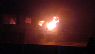 সাবেক প্রতিমন্ত্রী খালিদ ও সাবেক মেয়রের বাড়িতে আগুন