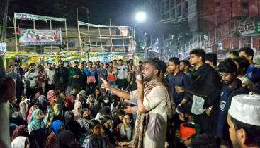 হাদির হত্যার বিচারের দাবিতে জবি ক্যাম্পাসে মধ্যরাতের বিক্ষোভ হাদির হত্যার বিচারের দাবিতে জবি ক্যাম্পাসে মধ্যরাতের বিক্ষোভ