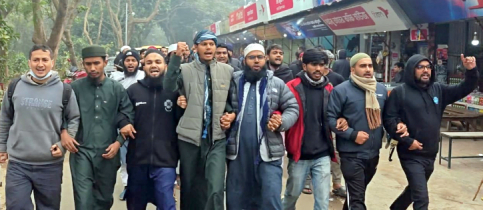 হাদি হত্যায় বিচারহীনতার অভিযোগ: জাবিতে বিক্ষোভ