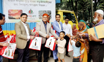 আগুনে পুড়ে যাওয়া কড়াইলবাসীদের পাশে দাড়ালো দেশবন্ধু গ্রুপ আগুনে পুড়ে যাওয়া কড়াইলবাসীদের পাশে দাড়ালো দেশবন্ধু গ্রুপ