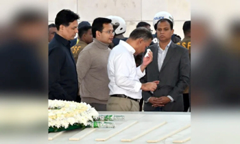 বাবার কবরে অশ্রুসিক্ত তারেক রহমান