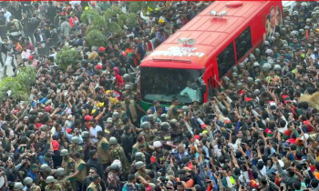 মাকে দেখতে এভারকেয়ারের পথে তারেক রহমান