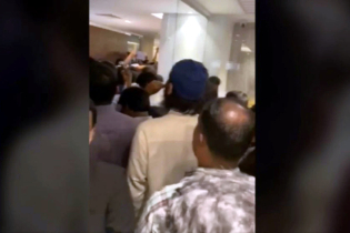 সচিবালয়ে অর্থ উপদেষ্টা অবরুদ্ধ সচিবালয়ে অর্থ উপদেষ্টা অবরুদ্ধ