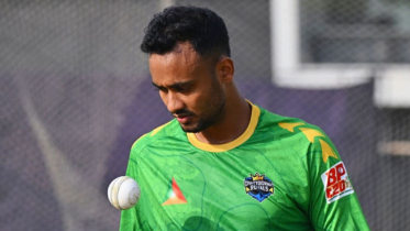 অনুশীলনে মাথায় আঘাত পেয়ে হাসপাতালে শরিফুল অনুশীলনে মাথায় আঘাত পেয়ে হাসপাতালে শরিফুল